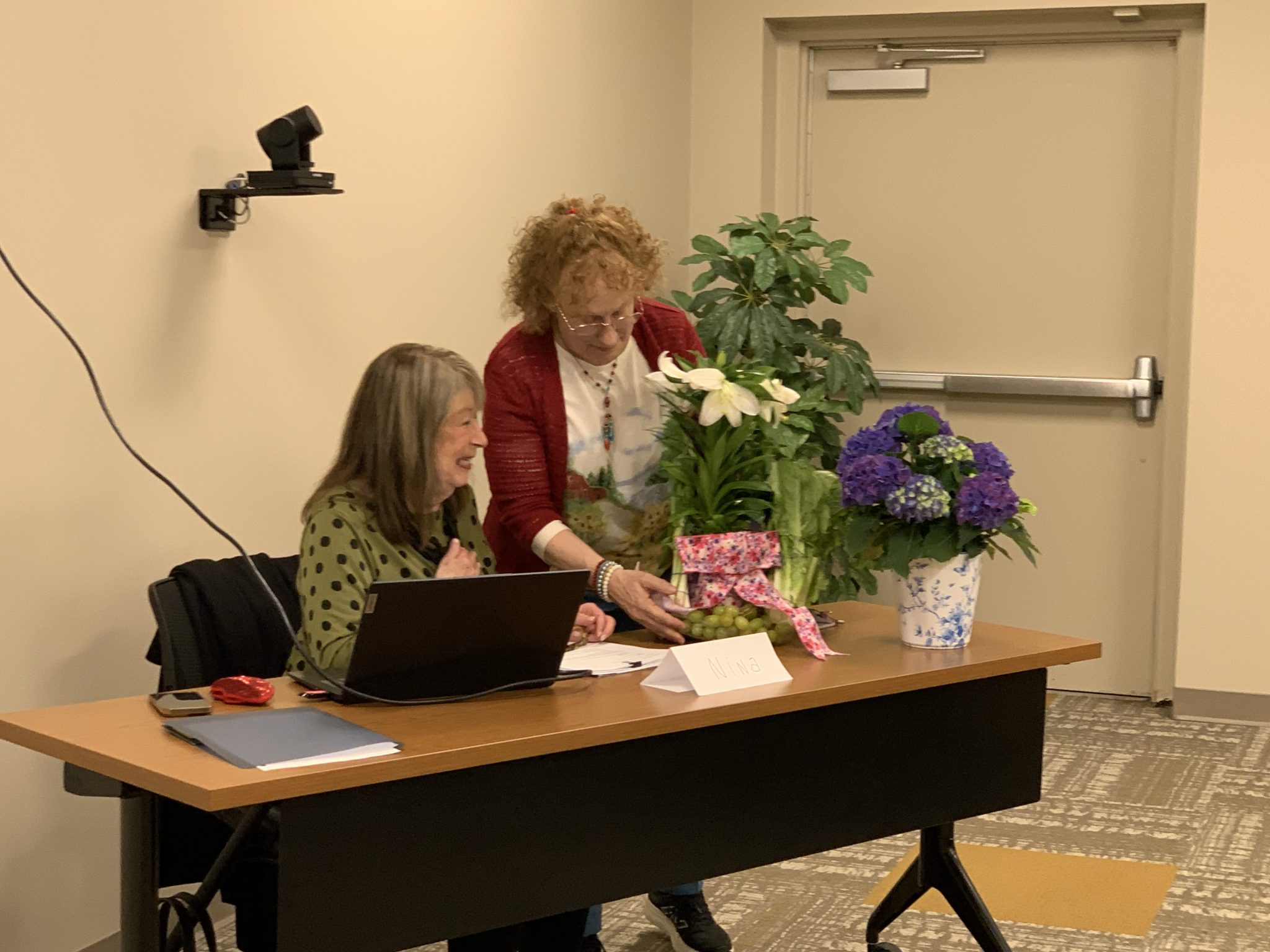 President Cindy Hesemann thanks Nina